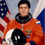L’astronauta russo Sharipov crede agli alieni e afferma che gli astronauti sulla Luna non erano soli