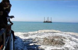 Fiumicino nuovo geyser: terza bocca del mini-vulcano questa volta in mare